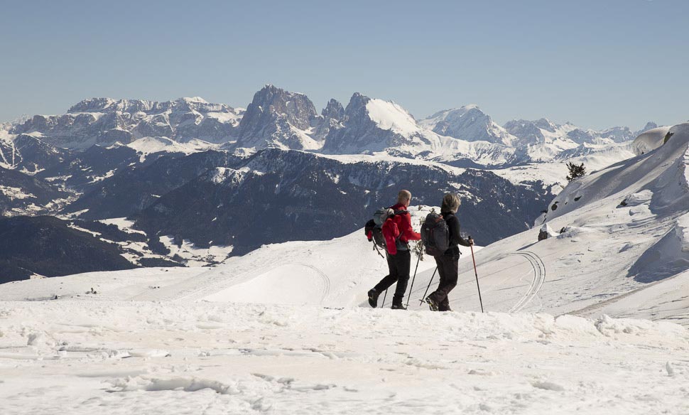 winter-hiking-2-en
